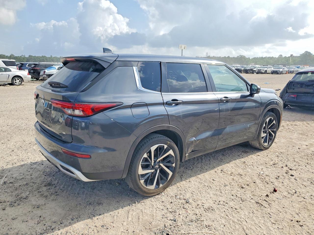 2024 Mitsubishi Outlander Se - Фото 3