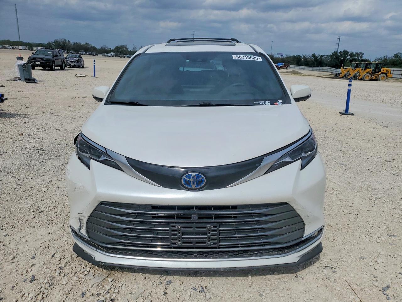 2025 Toyota Sienna - Фото 5