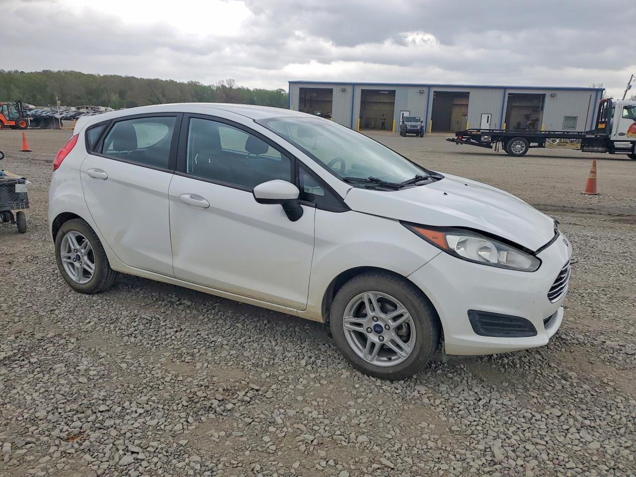 2017 Ford Fiesta Se - Фото 4