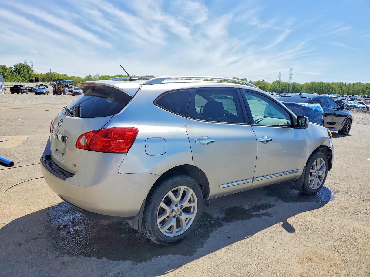 2013 Nissan Rogue S - Image 3