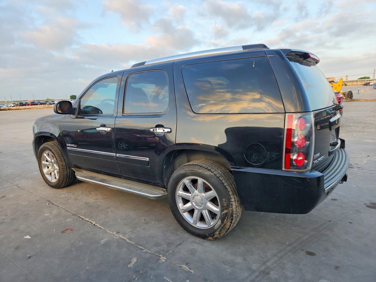 2009 GMC Yukon Denali - Фото 2