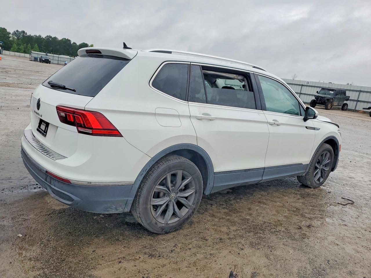 2022 Volkswagen Tiguan Se - Image 3