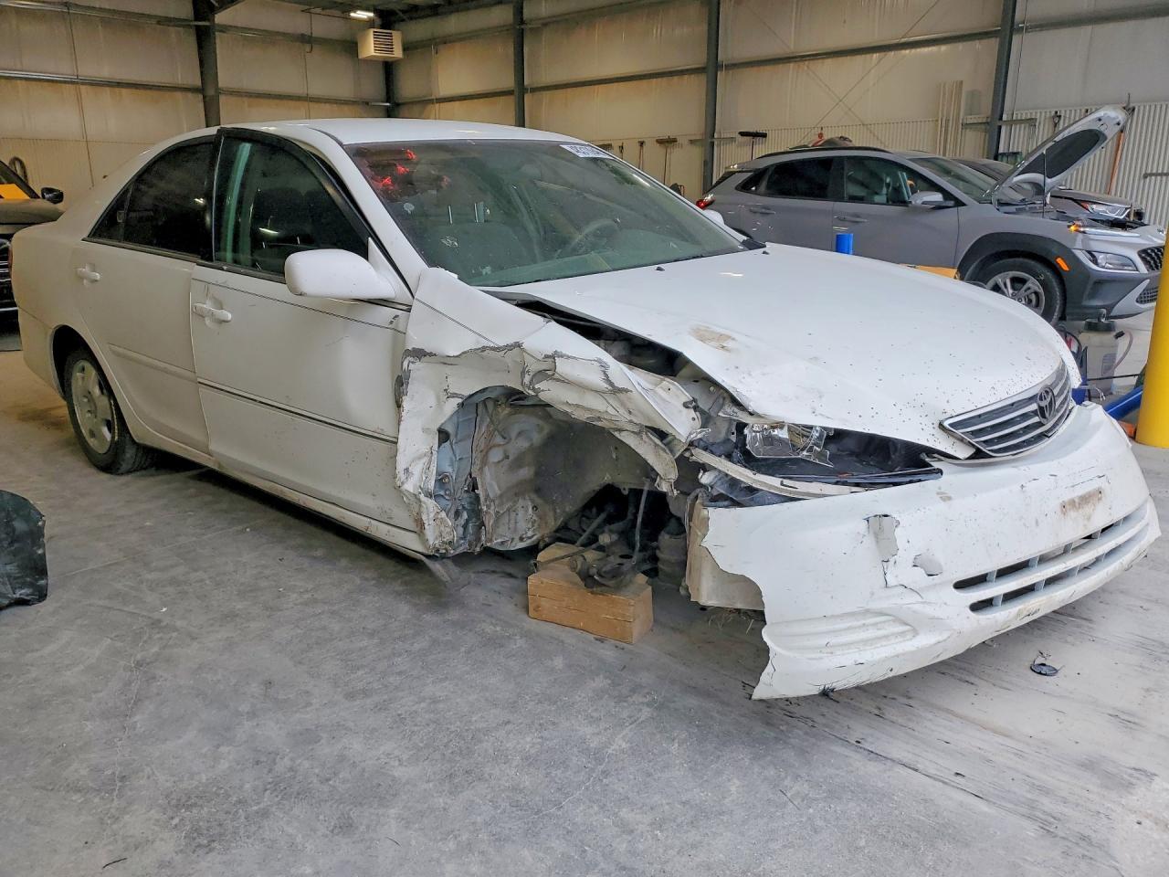 2005 Toyota Camry Le - Image 4