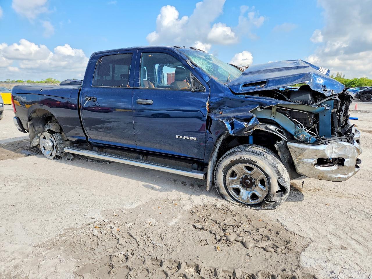 2022 Ram 2500 Tradesman - Фото 4