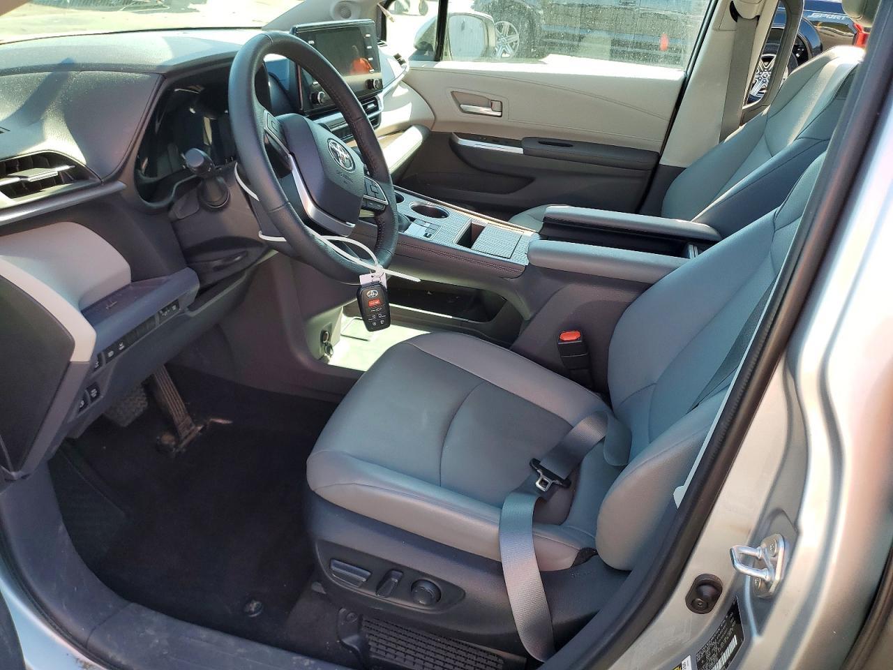 2023 Toyota Sienna Xle - Фото 7