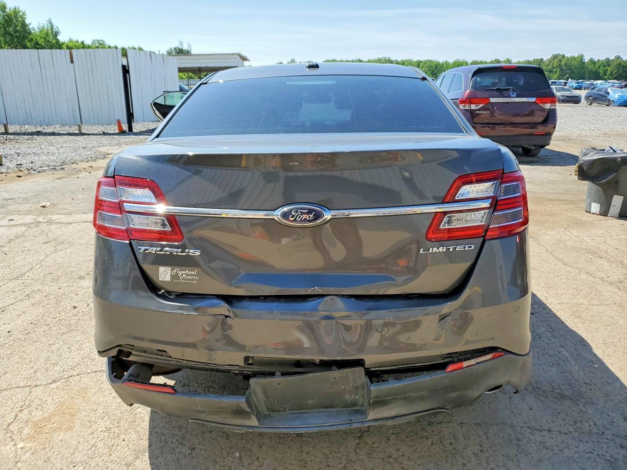 2015 Ford Taurus Limited - Фото 6