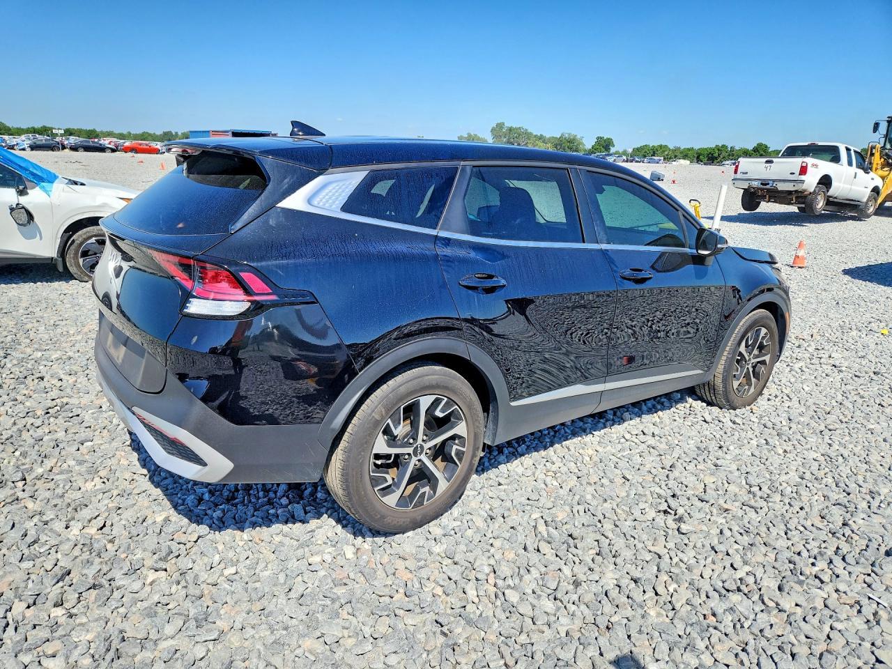2025 Kia Sportage Ex - Image 3