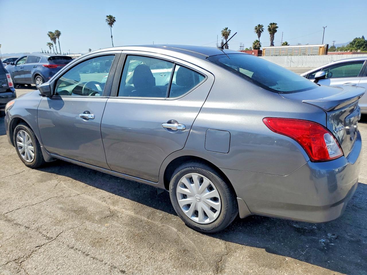 2018 Nissan Versa Sv - Фото 2