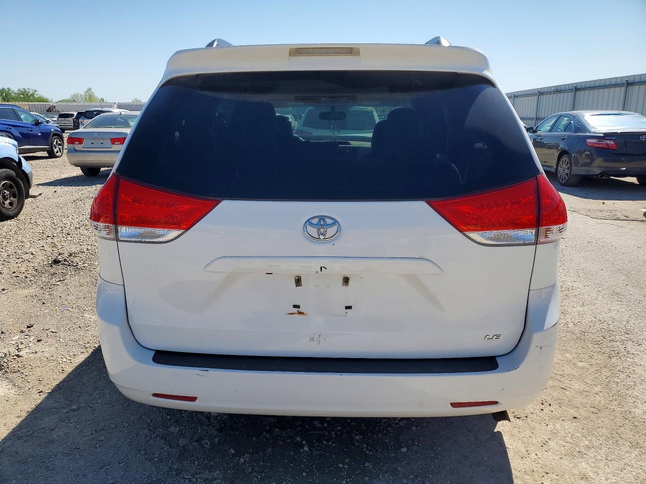 2014 Toyota Sienna Le - Фото 6