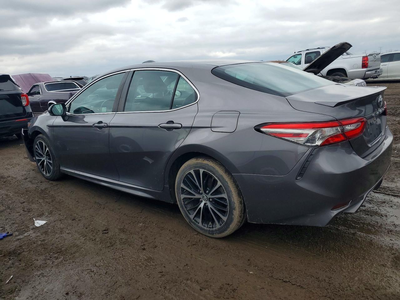 2018 Toyota Camry Se - Фото 2