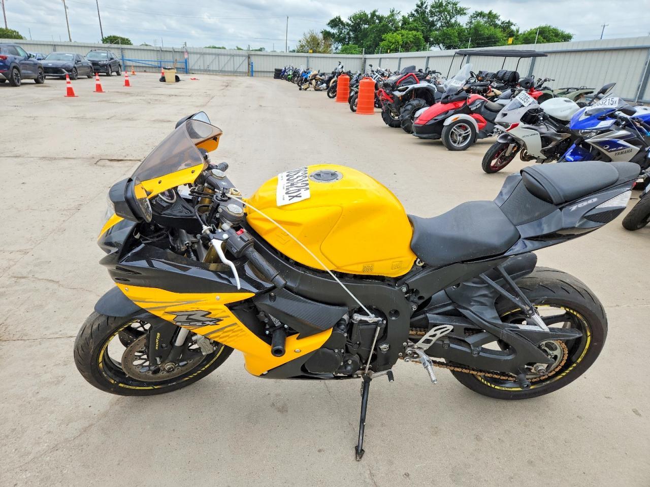 2012 Suzuki Gsx750 - Image 3