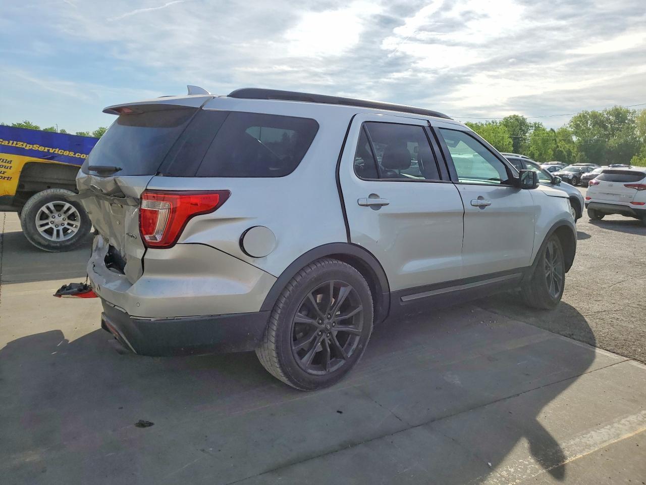2017 Ford Exlplorer - Image 3