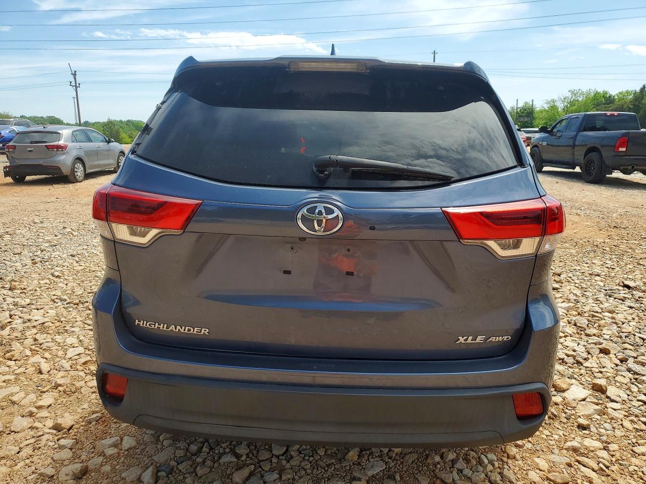 2019 Toyota Highlander Xle - Image 6
