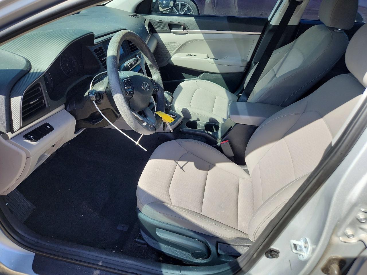 2019 Hyundai Elantra Se - Image 7