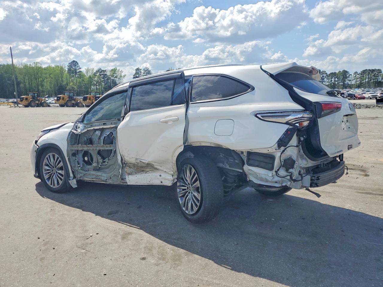 2021 Toyota Highlander Platinum - Фото 2