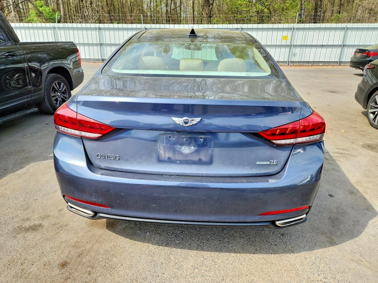 2015 Hyundai Genesis 3.8L - Фото 6