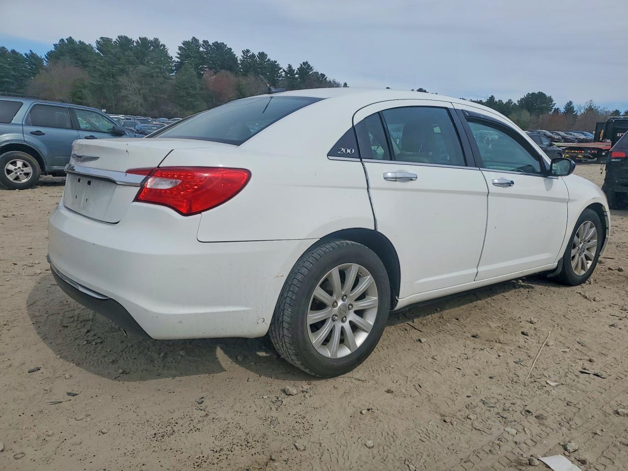 2014 Chrysler 200 Limited - Image 3
