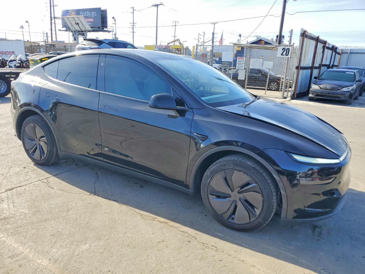 2026 Tesla Model Y - Фото 5