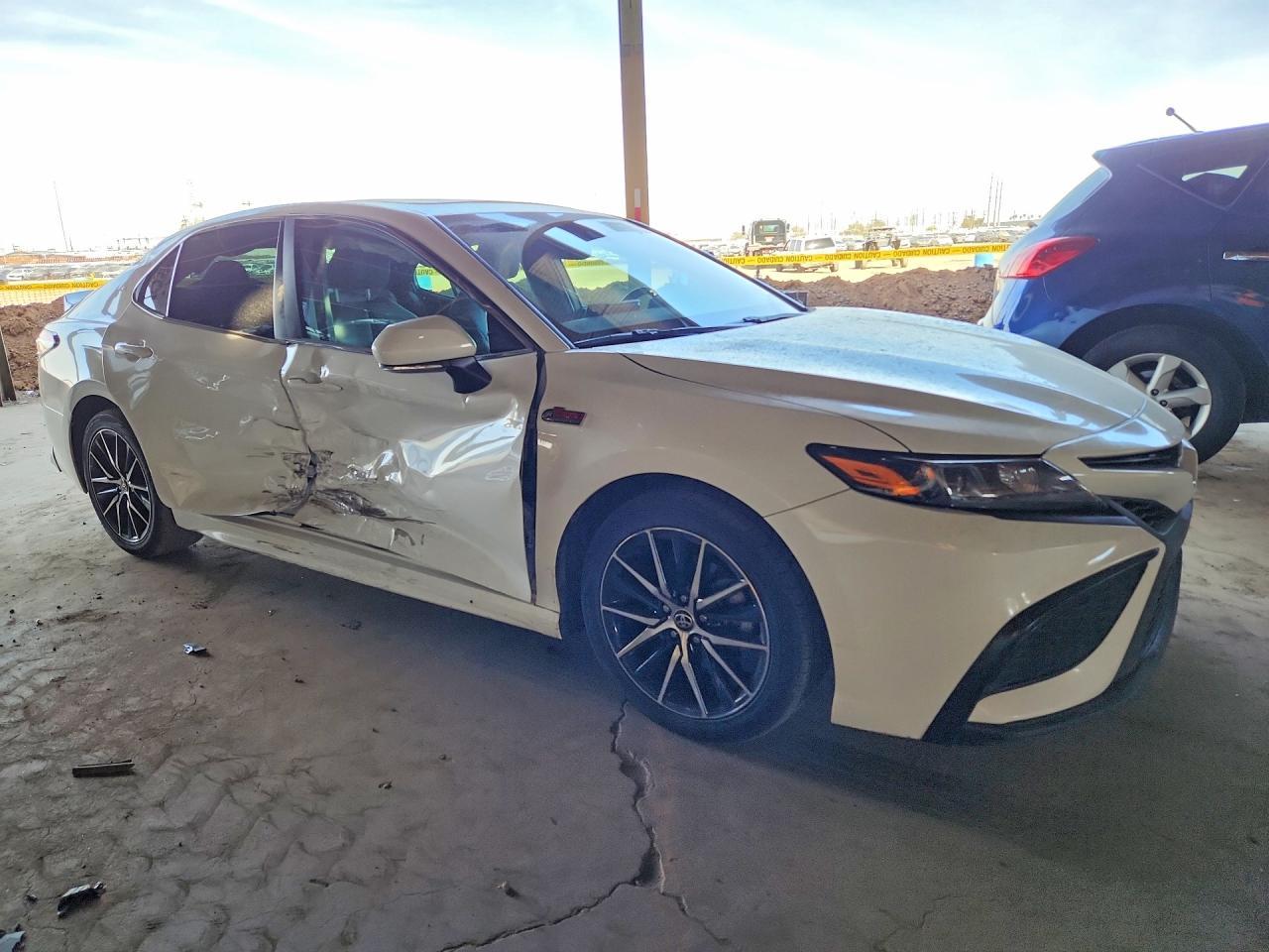 2022 Toyota Camry Se - Image 4