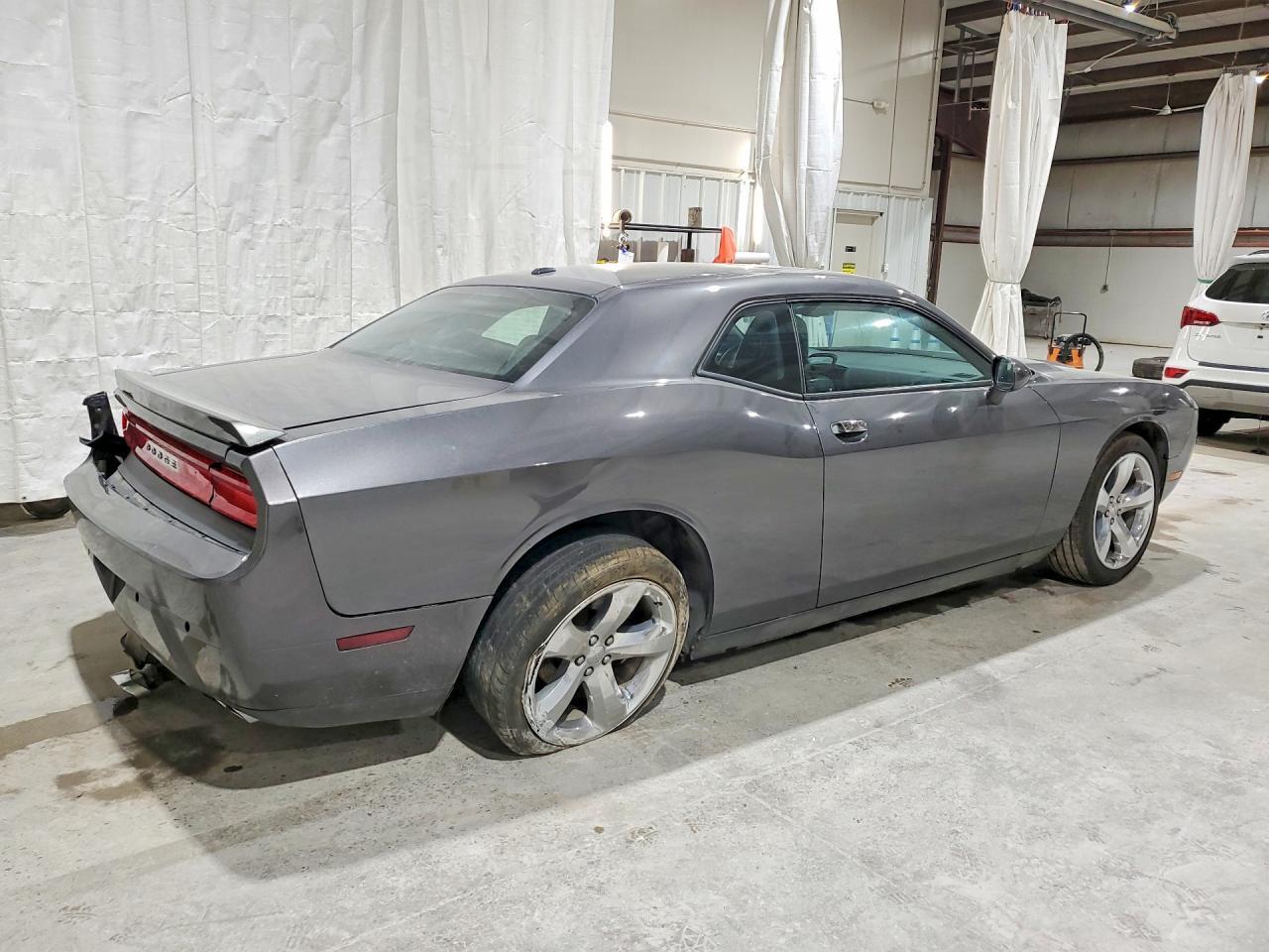 2014 Dodge Challenger Sxt - Image 3