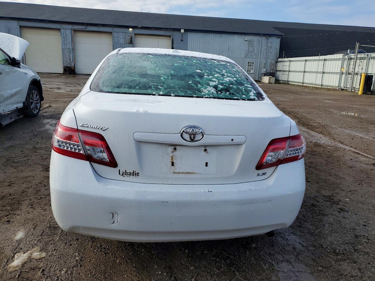 2011 Toyota Camry Le - Фото 6