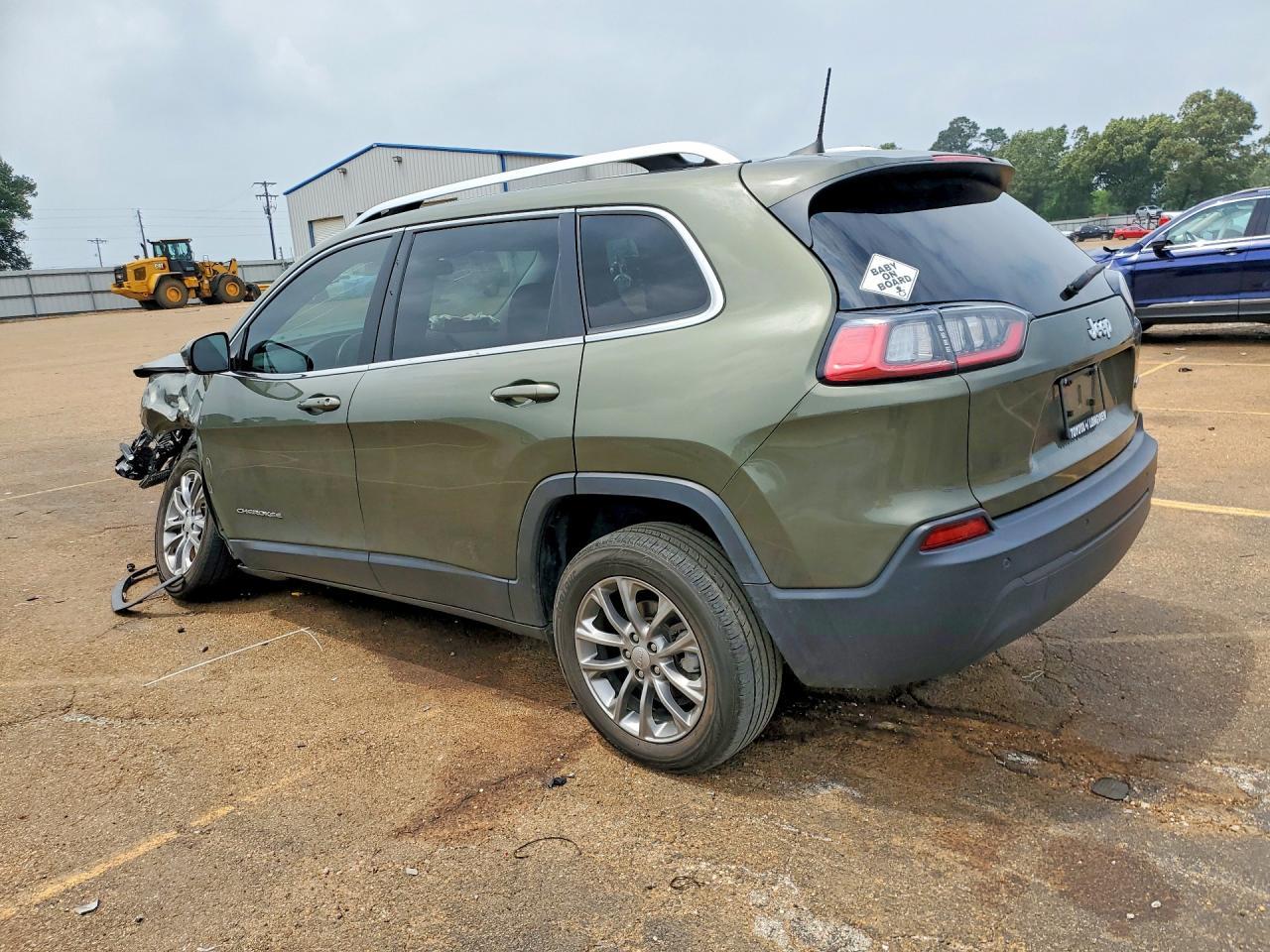 2019 Jeep Cherokee Latitude Plus - Image 2