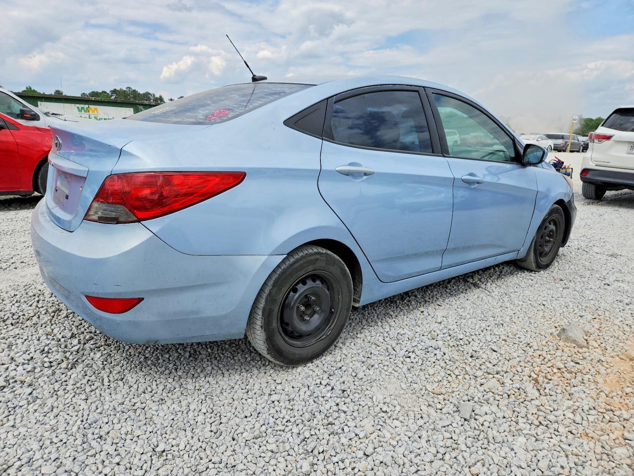 2013 Hyundai Accent Gls - Фото 3