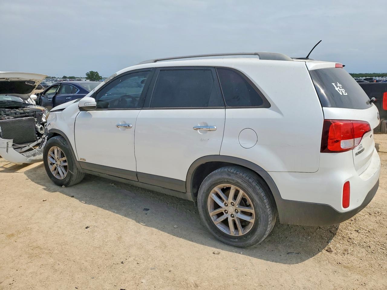 2015 Kia Sorento Lx - Image 2