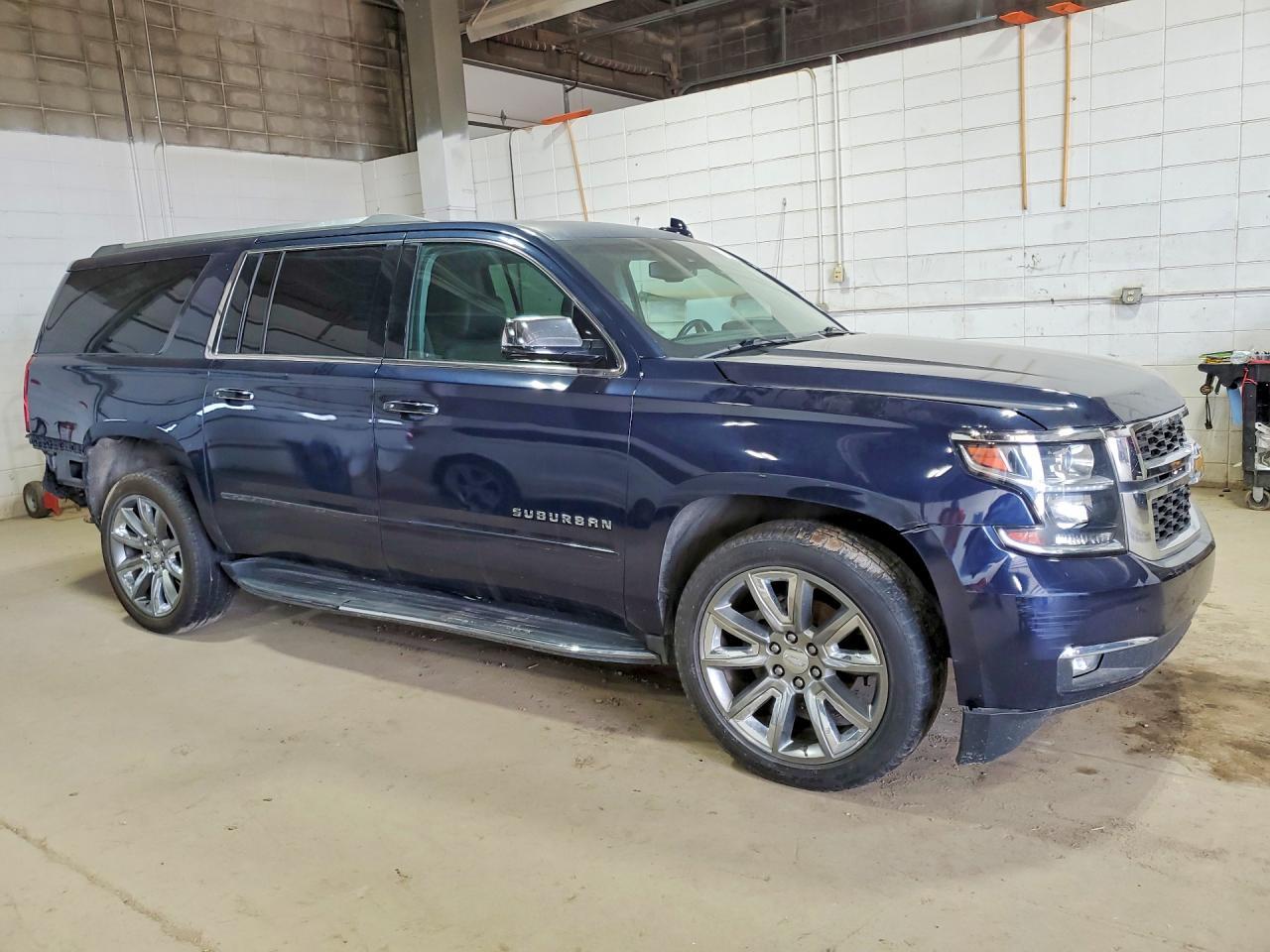 2017 Chevrolet Suburban C1500 Premier - Фото 4