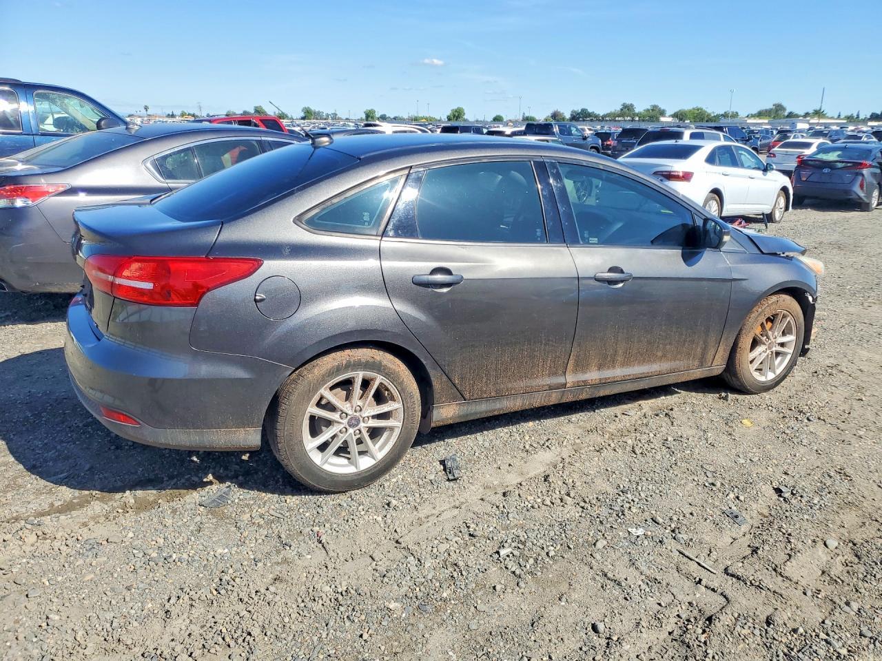 2016 Ford Focus Se - Фото 3