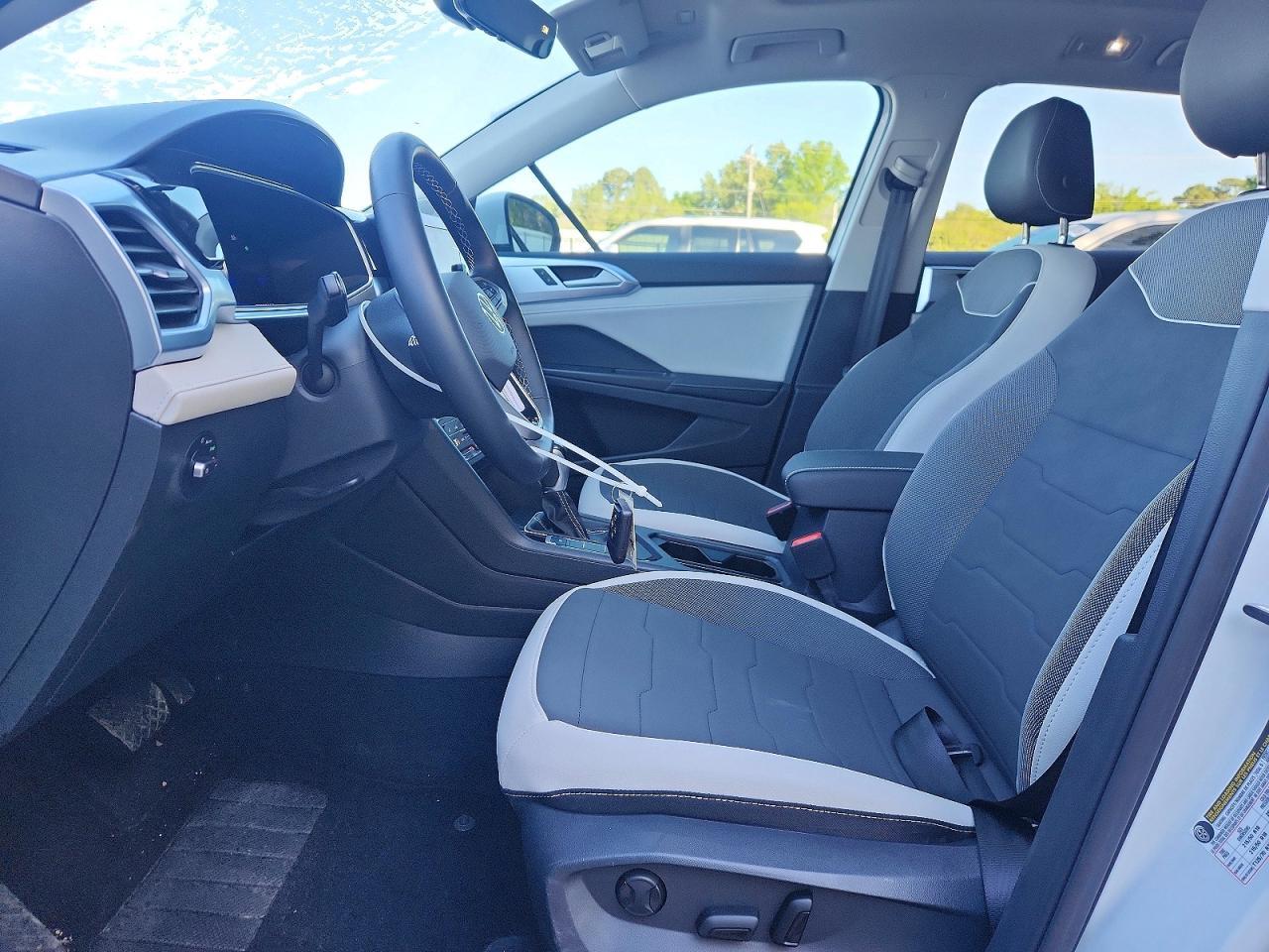2025 Volkswagen Taos Se - Фото 7