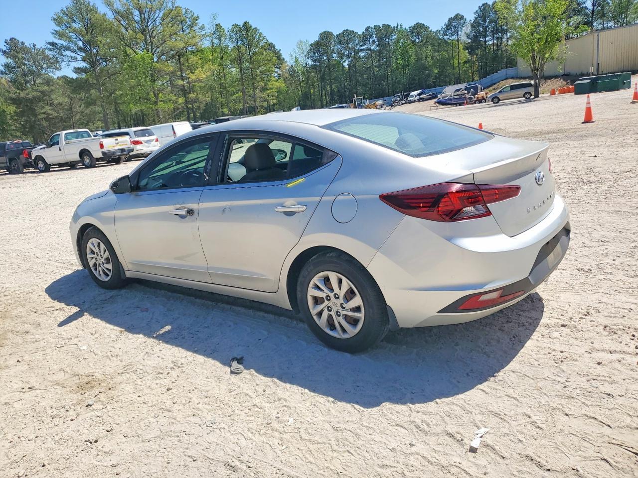 2020 Hyundai Elantra Se - Фото 2