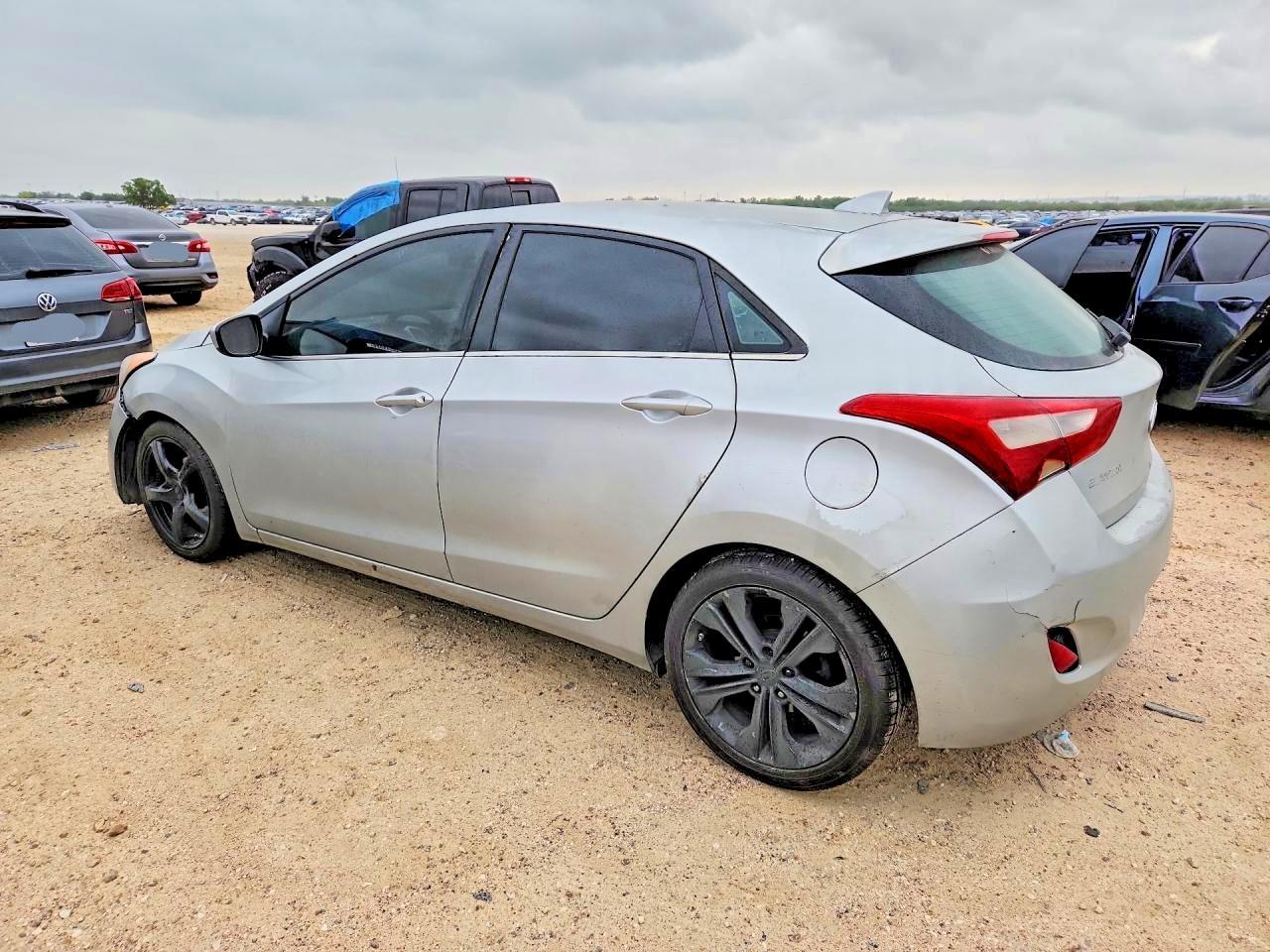 2013 Hyundai Elantra Gt Base - Фото 2