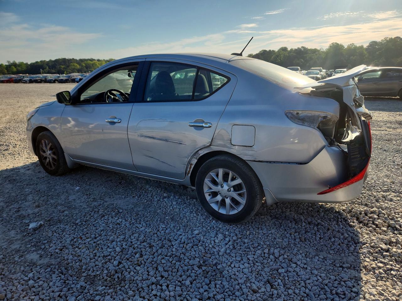 2017 Nissan Versa 1.6 S - Фото 2