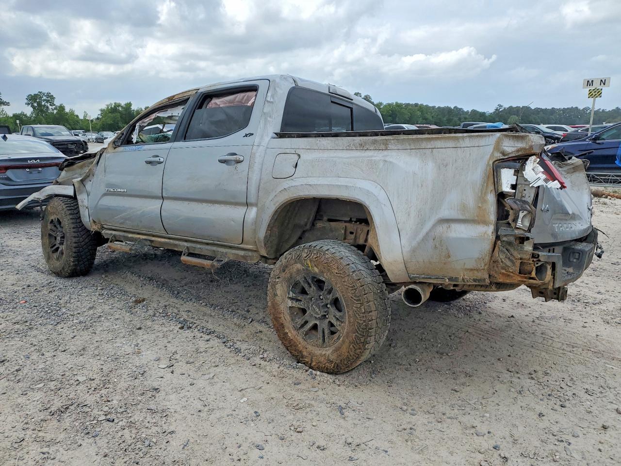 2019 Toyota Tacoma - Фото 2