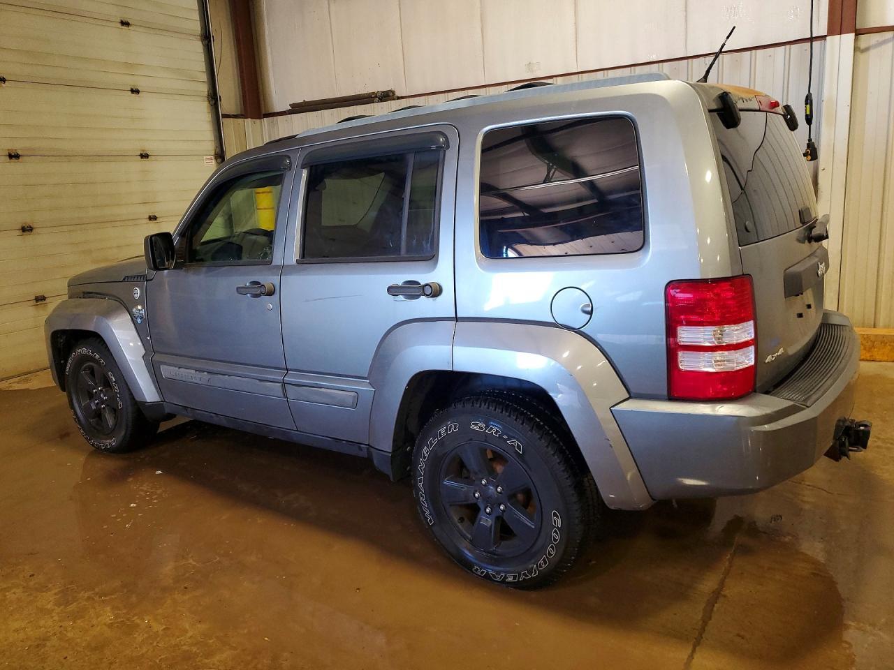 2012 Jeep Liberty Sport - Фото 2