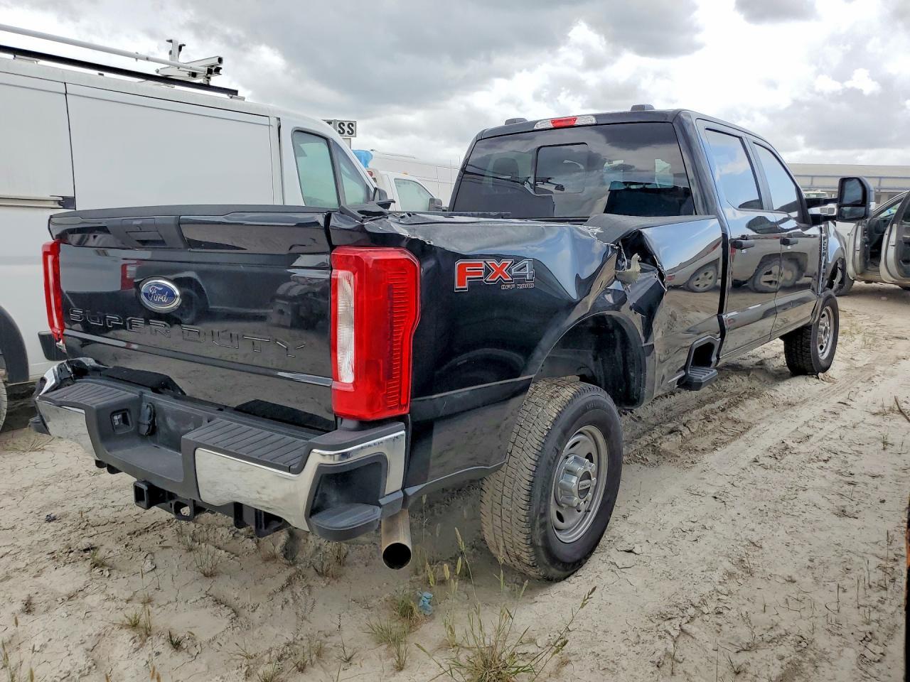 2024 Ford F250 Super Duty - Image 3