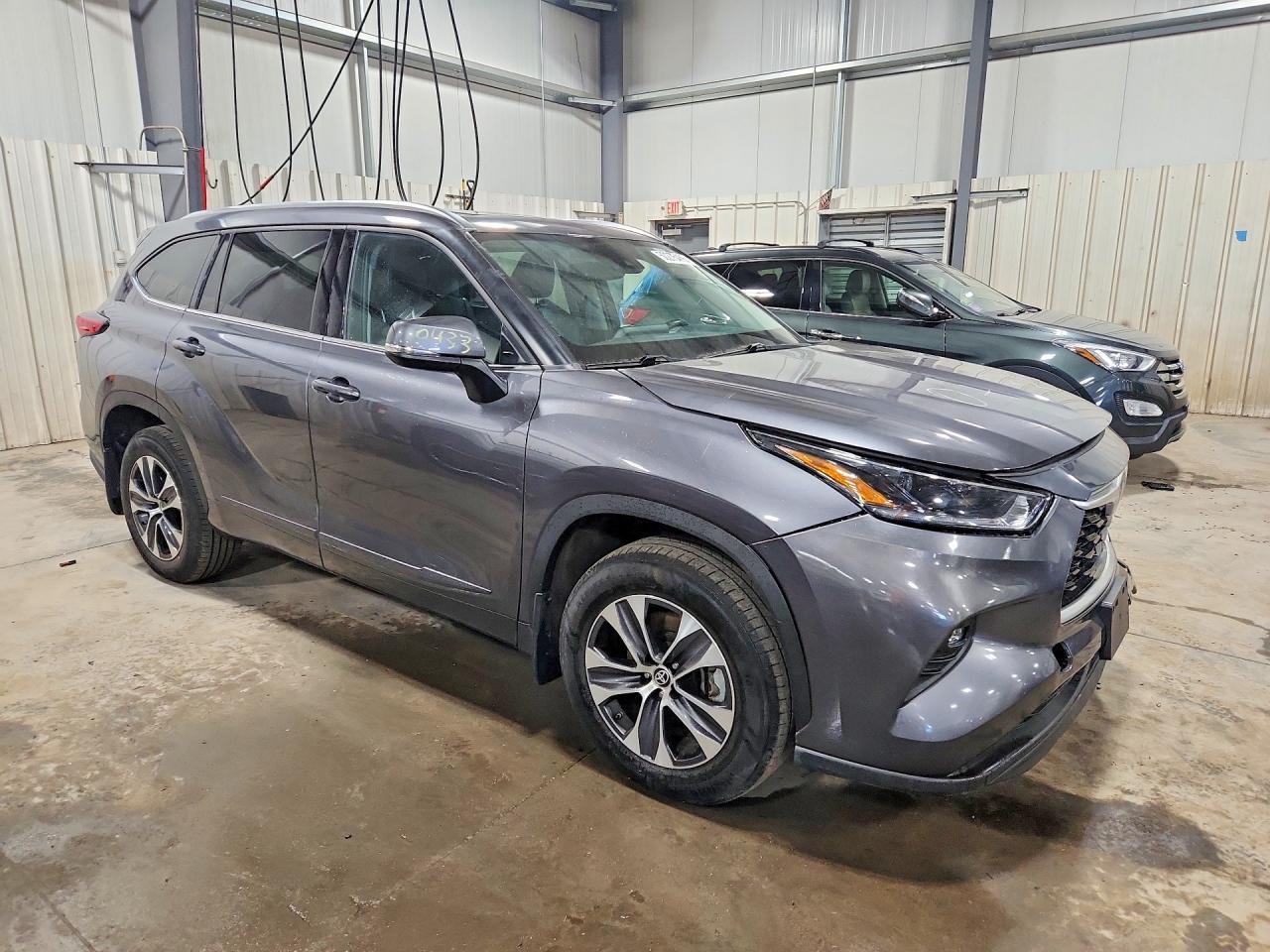 2021 Toyota Highlander Xle - Image 4