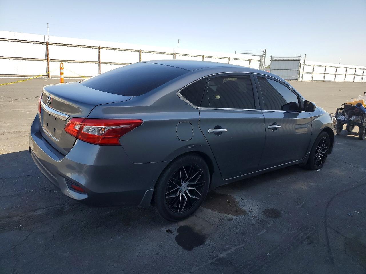 2016 Nissan Sentra S - Фото 3