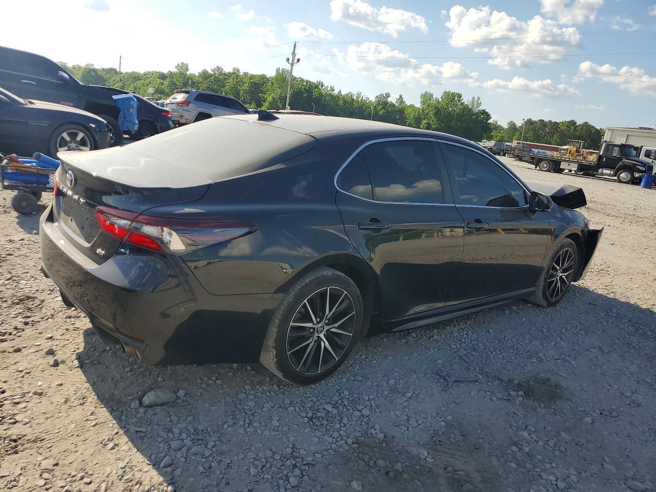 2022 Toyota Camry Se - Фото 3