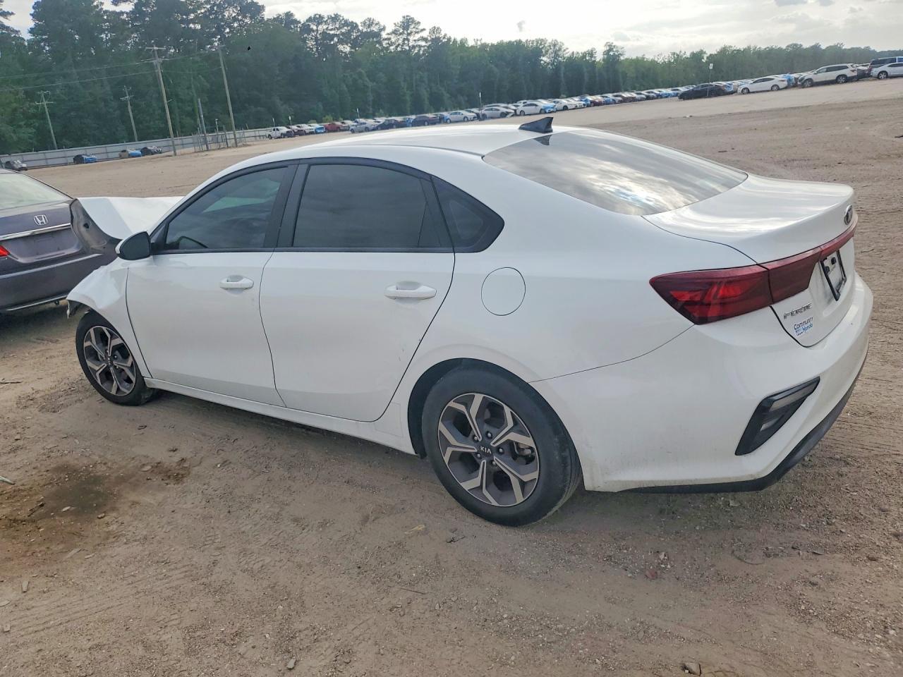 2021 Kia Forte Lxs - Image 2