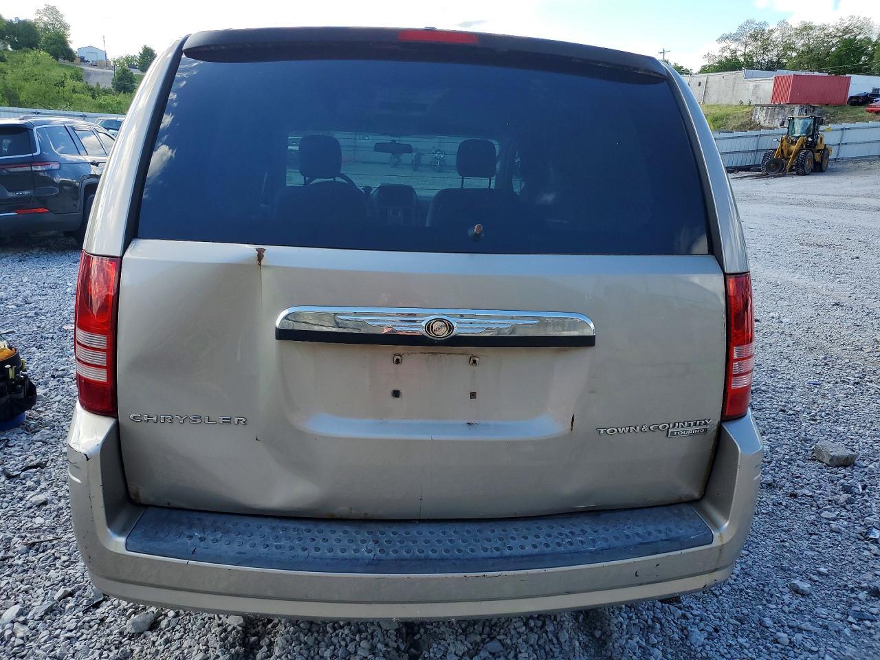 2009 Chry Town And Country - Image 6