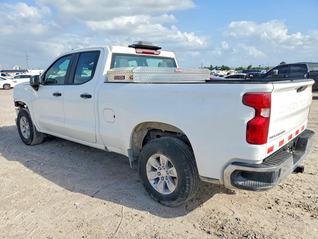 2023 Chevrolet Silverado C1500 - Фото 2