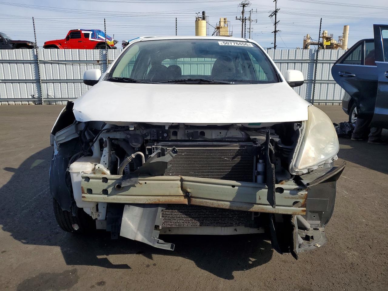 2014 Nissan Versa 1.6 S - Image 5