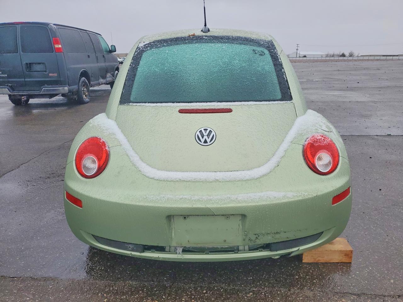 2008 Volkswagen New Beetle S - Image 6