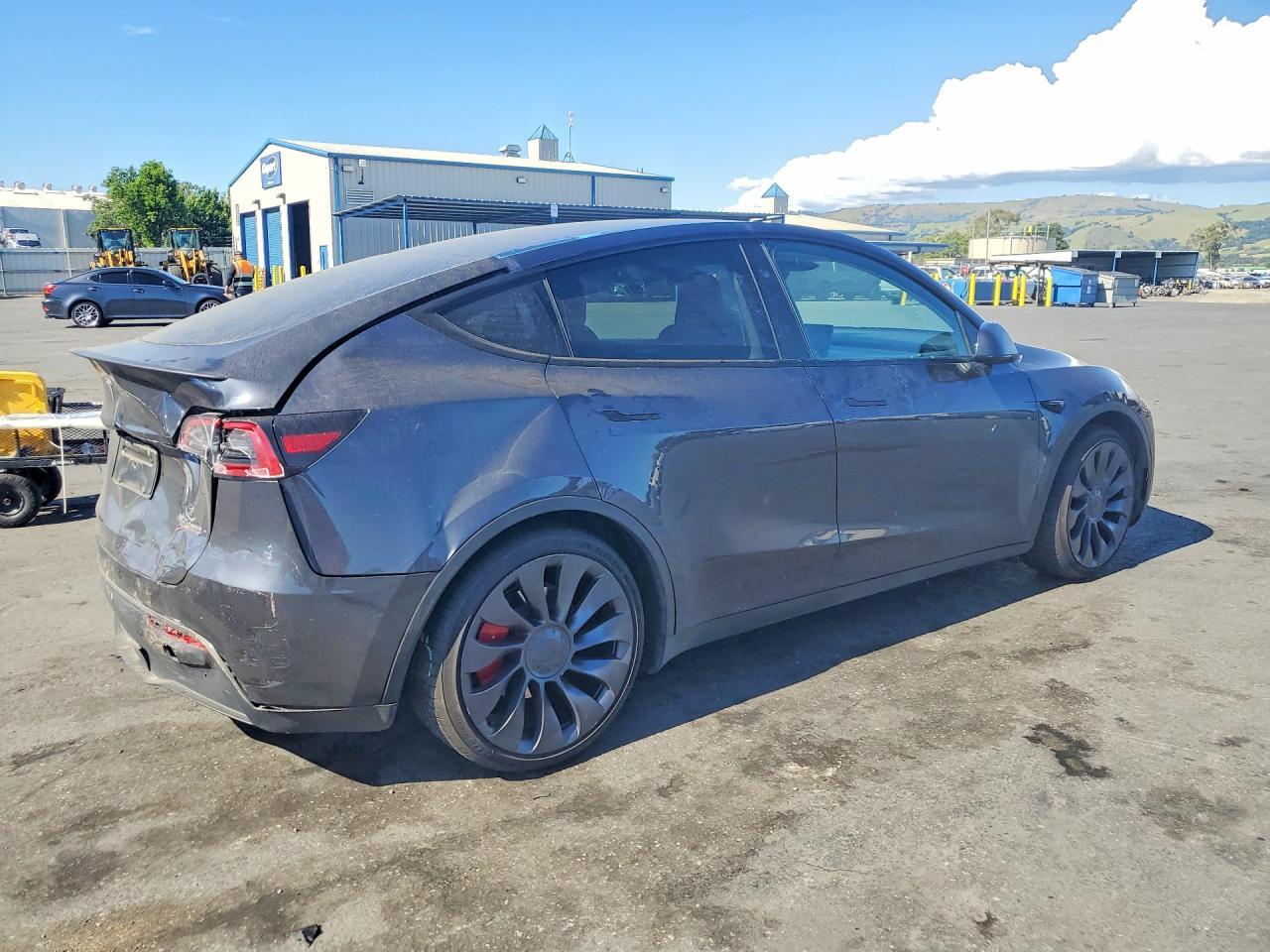 2024 Tesla Model Y - Фото 3
