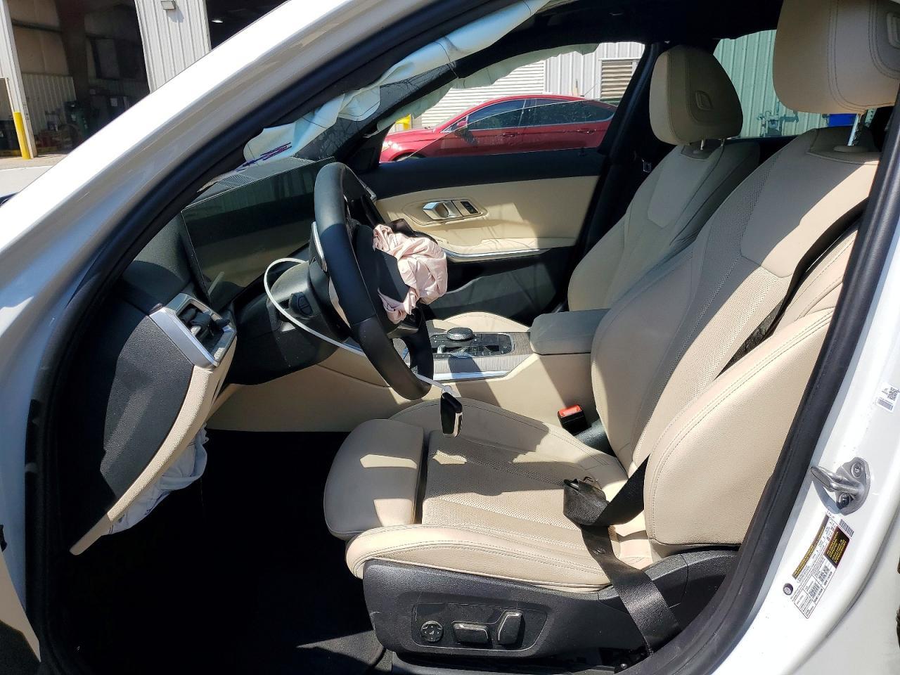2025 BMW 330I - Фото 7