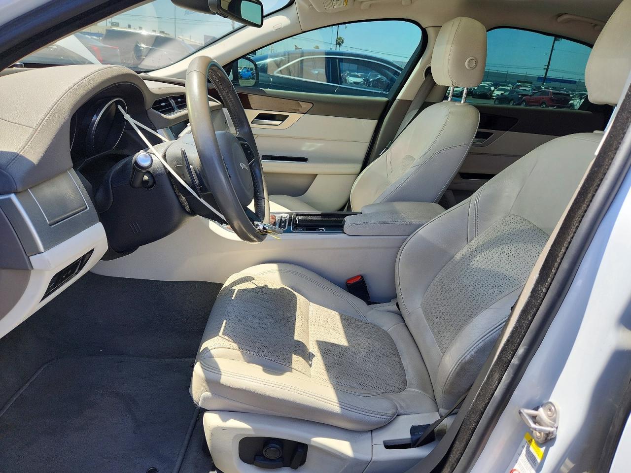 2017 Jaguar Xf Prestige - Image 7