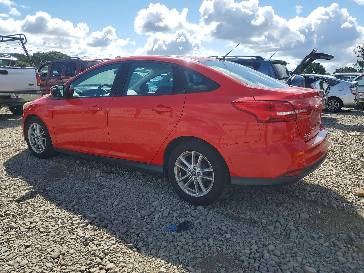 2017 Ford Focus Se - Image 2