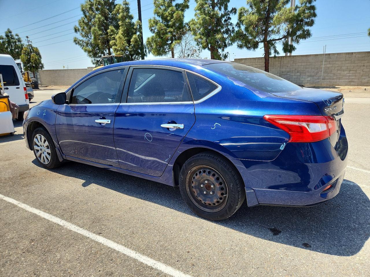 2016 Nissan Sentra S - Фото 2
